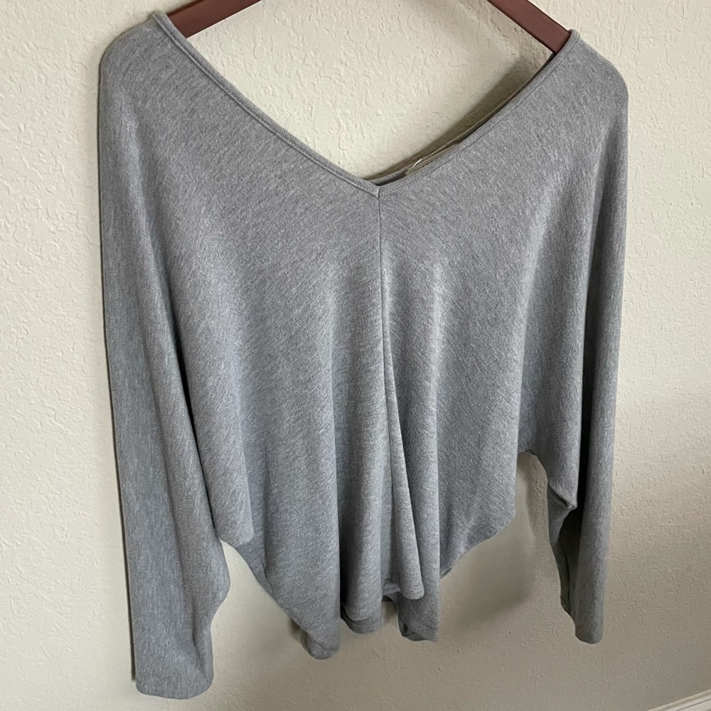 Women gray sweater size Large